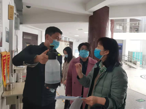 王春前副校長講解教室消殺程序