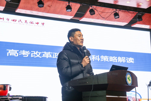 02王春前副校長進行指導(dǎo)